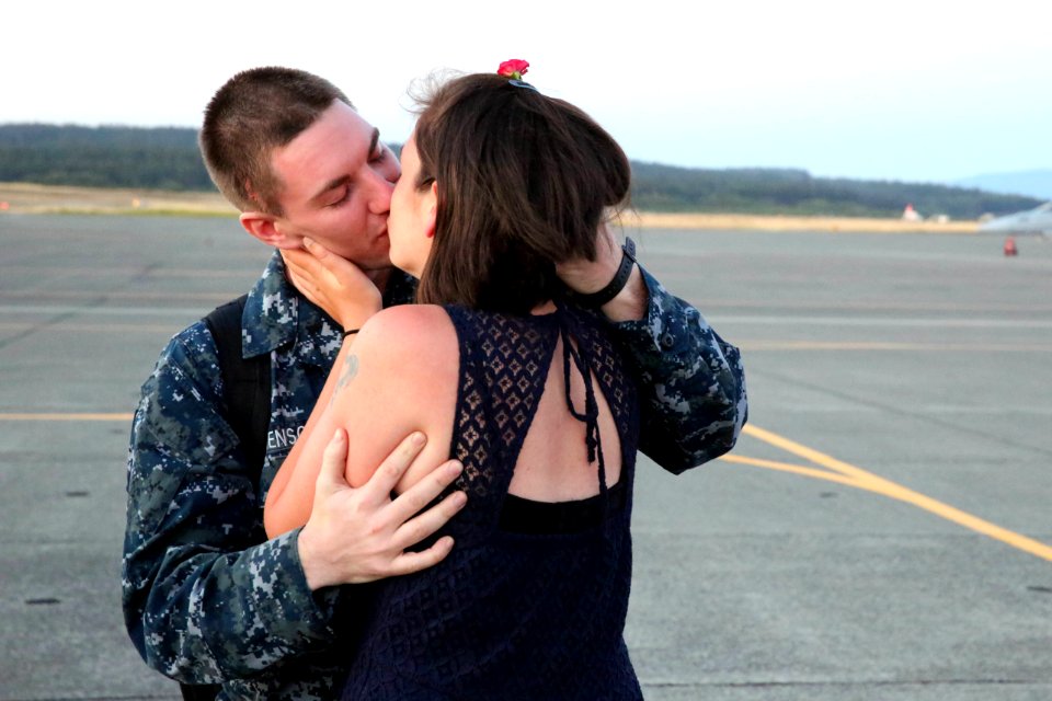 VAQ 140 returns home 160713-N-DC740-041