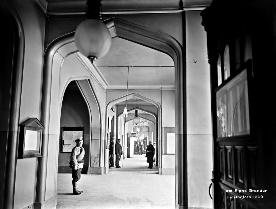 Vanha rautatieasema, kolmikielinen Helsinki - N514 (hkm.HKMS000005-000000za)