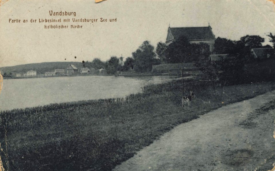 Vandsburg, Westpreußen - Liebesinsel mit Vandsburger See und Kath. Kirche (Zeno Ansichtskarten)