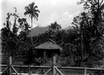 Vanlig hydda i byn. Sulawesi. Indonesien - SMVK - 000374