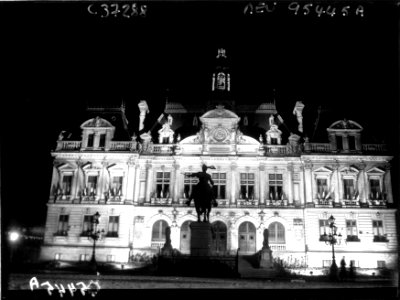 Vannes, Union France-Bretagne 1532-1932, l'Hôtel de ville illuminé