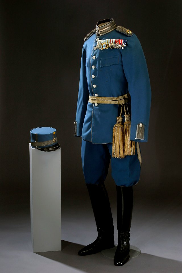 Vapenrock till uniform för Livgardet till häst modell 1895 - Livrustkammaren - 82415