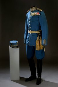 Vapenrock till uniform för Livgardet till häst modell 1895 - Livrustkammaren - 82415 photo