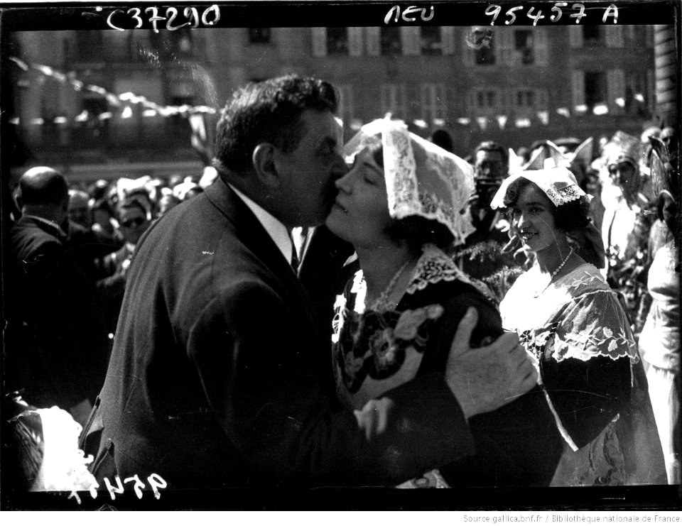 Vannes, Union France-Bretagne 1532-1932, Mr Herriot embrasse une Bretonne