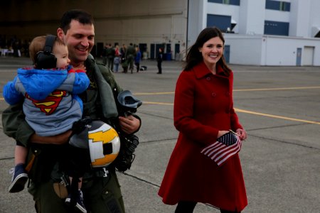 VAQ-136 returns from deployment 151214-N-DC740-048