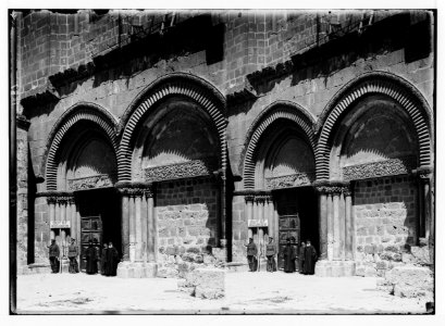 Various results of the war. British guard at the Church of the Holy Sepulchre. LOC matpc.02255