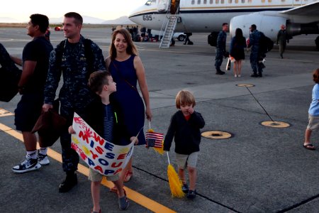 VAQ 140 returns home 160713-N-DC740-036