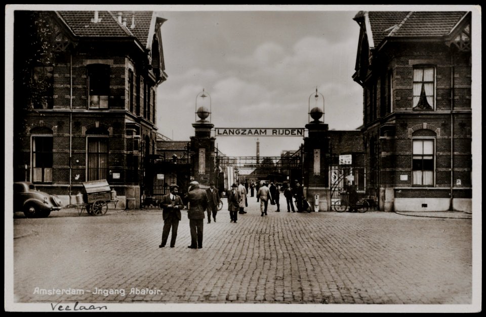 Veemarkt met de ingang naar het abbatoir. Uitgave J. Sleding, Amsterdam, Afb PRKBB00289000002