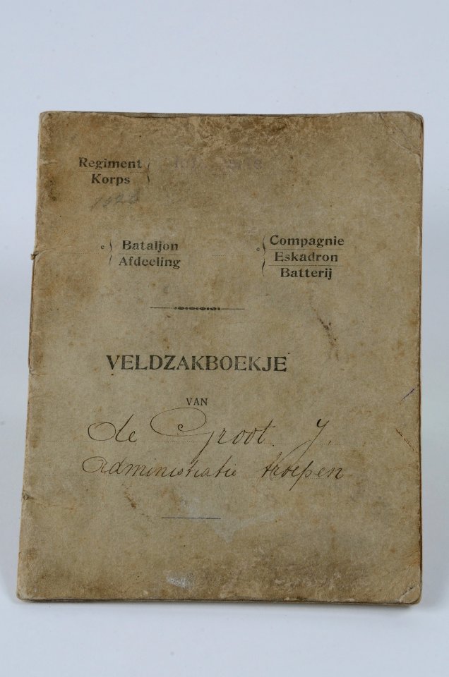 Veldzakboekje en zakboekje, getuigschrift, trouwfoto in uniform., item 3