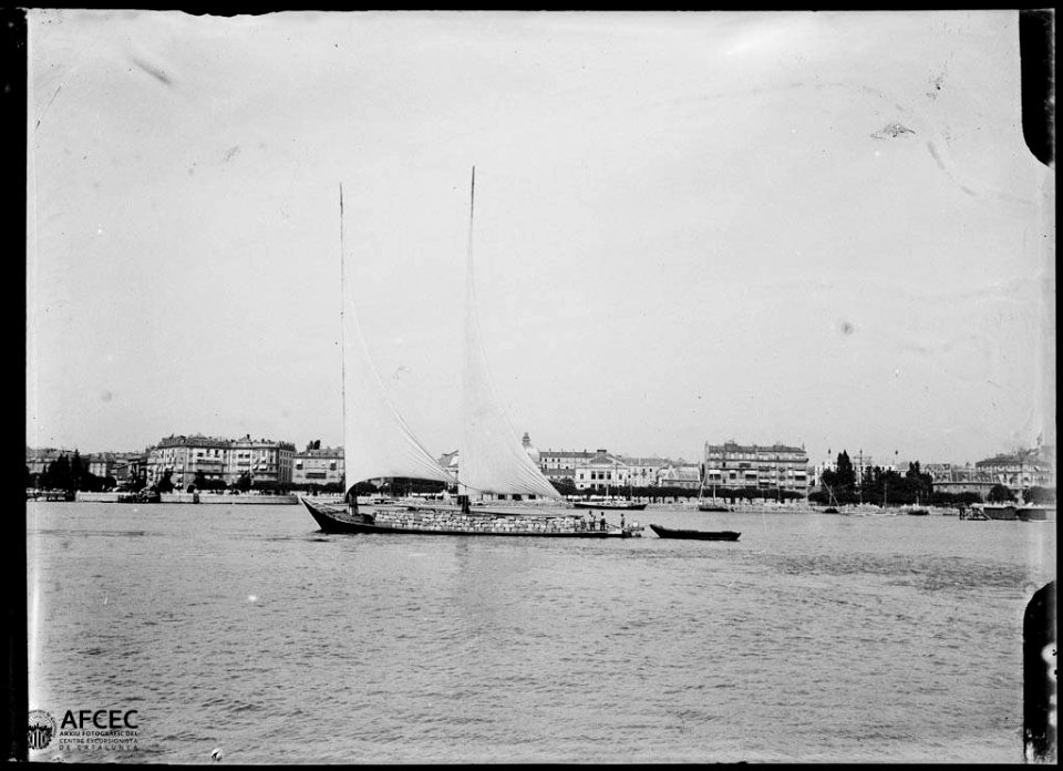 Veler ple de mercaderies navegant pel llac Léman (AFCEC MORELLO A 7705)