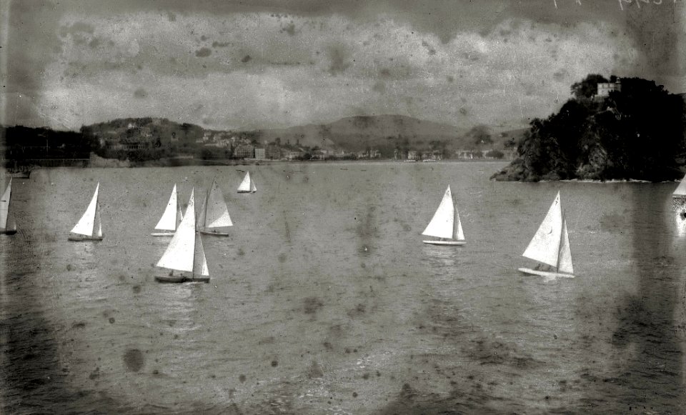 Veleros en la bahía de la Concha (4 de 9) - Fondo Car-Kutxa Fototeka