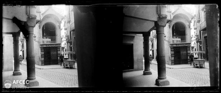 Venedors ambulants a la plaça de l'Àngel de Tortosa photo