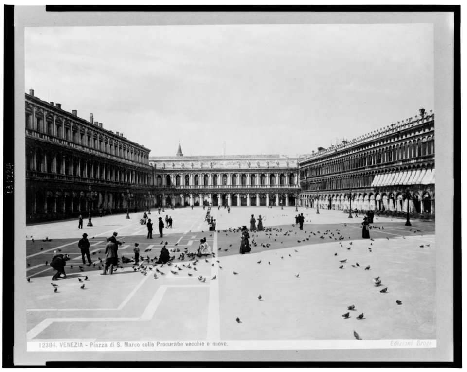 Venezia-Piazza di S. Marco colle Procuratie vecchie e nuove LCCN2002716889