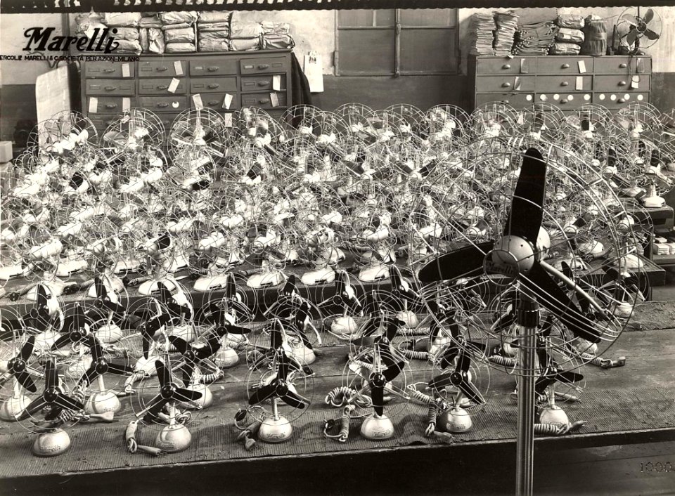 Ventilatori da tavolo pronti per la spedizione dallo stabilimento Ercole Marelli, 1952 - san dl SAN IMG-00002613