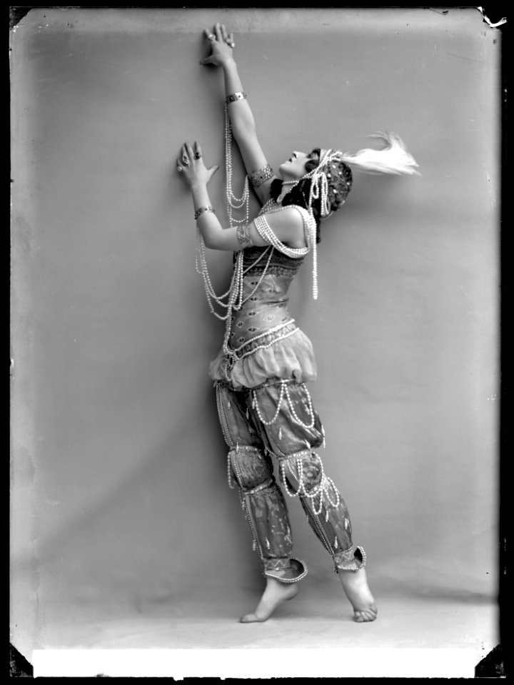 Vera Fokina in Scheherazade at Kungliga Operan 1914 - SMV - NF064