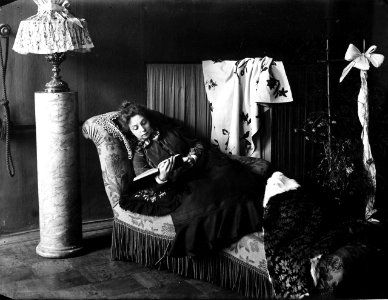 Vera Komissarzhevskaya postcard