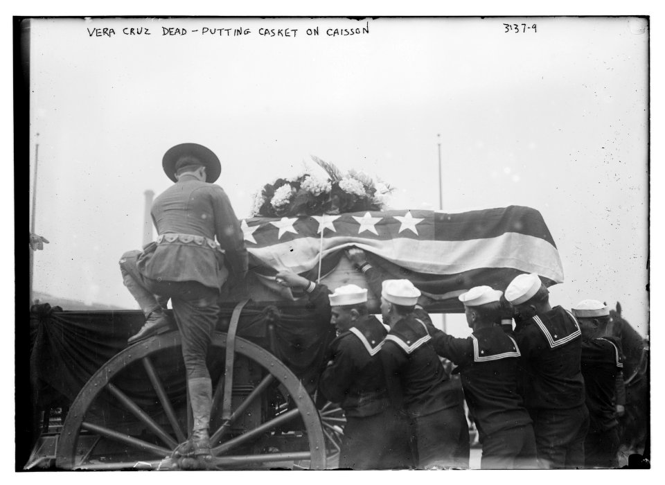 Vera Cruz dead, putting casket on caisson LCCN2014696476