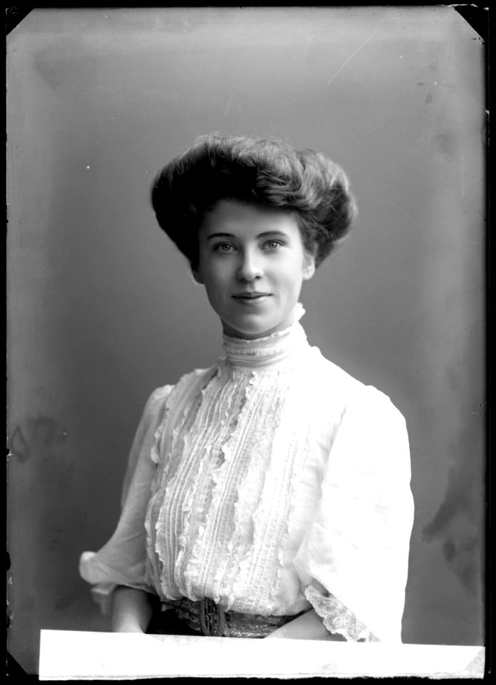 Vera Hegardt, dancer, undated portrait - SMV - GH114