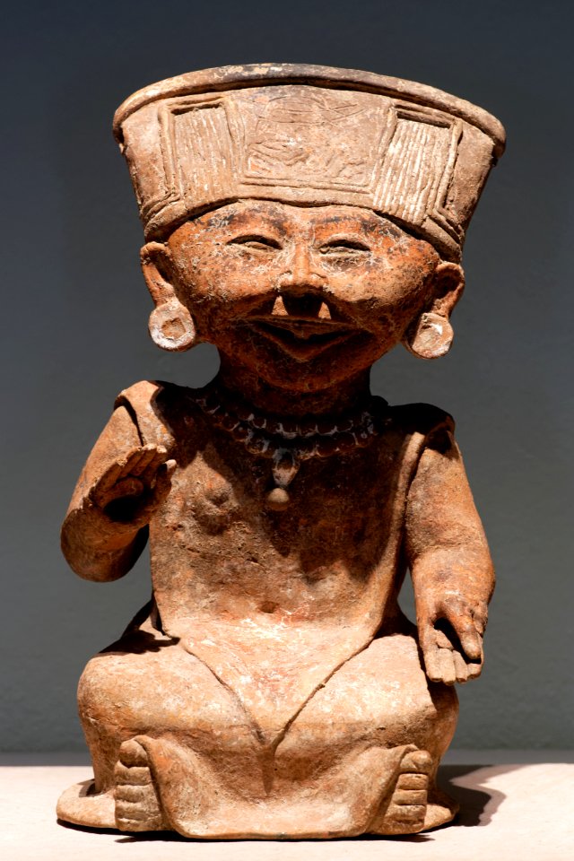 Veracruz seated figure Soleil de nuit lot44 n1