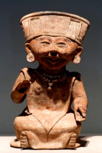 Veracruz seated figure Soleil de nuit lot44 n1