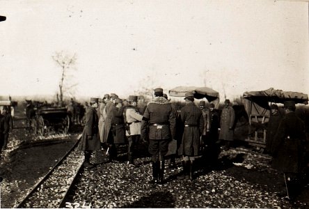 Verabschiedung S. K. u. K. Hoheit nach der Krujafahrt. (BildID 15571827)