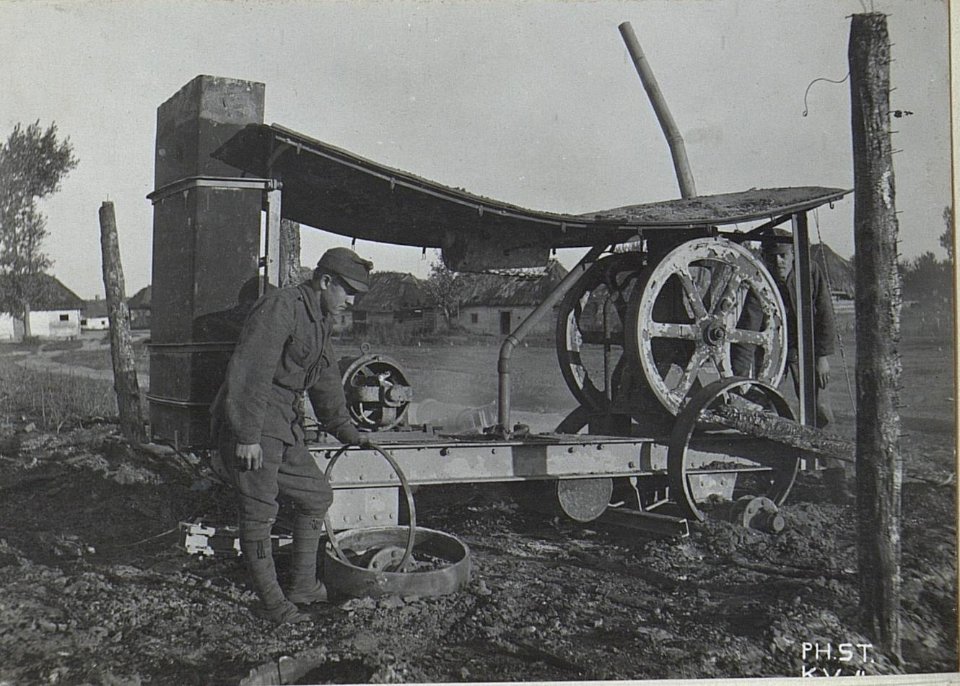 Verbrannter Benzinmotor für Feldkino in Czeremoszno (BildID 15693621)