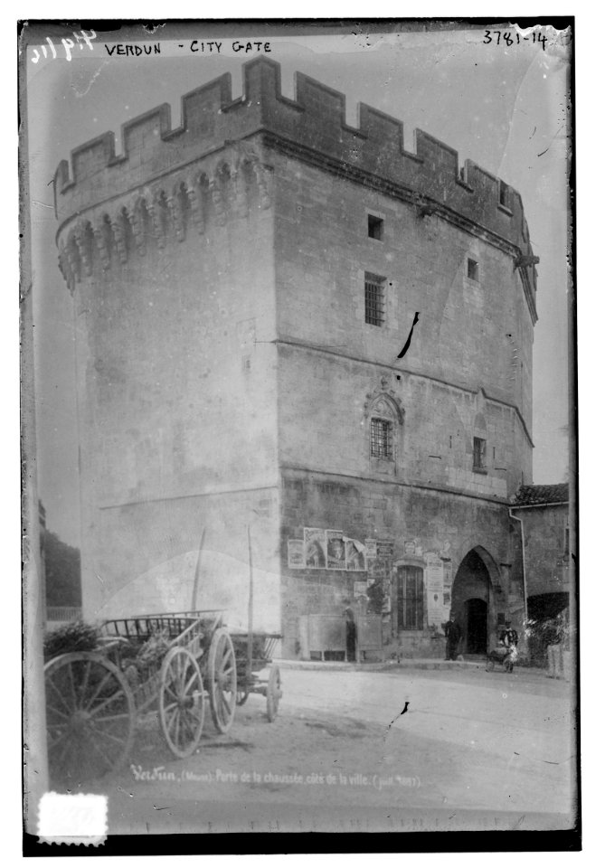 Verdun - city gate LCCN2014701167