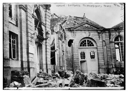 Verdun - entrance to Archbishop's Palace LCCN2014706682