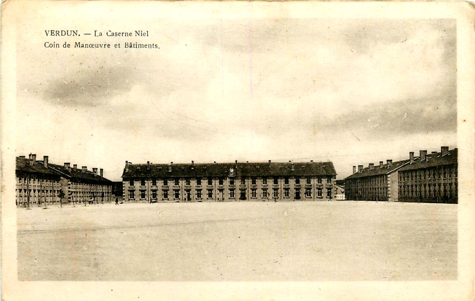 Verdun - Caserne Niel - Cour interieur 3a