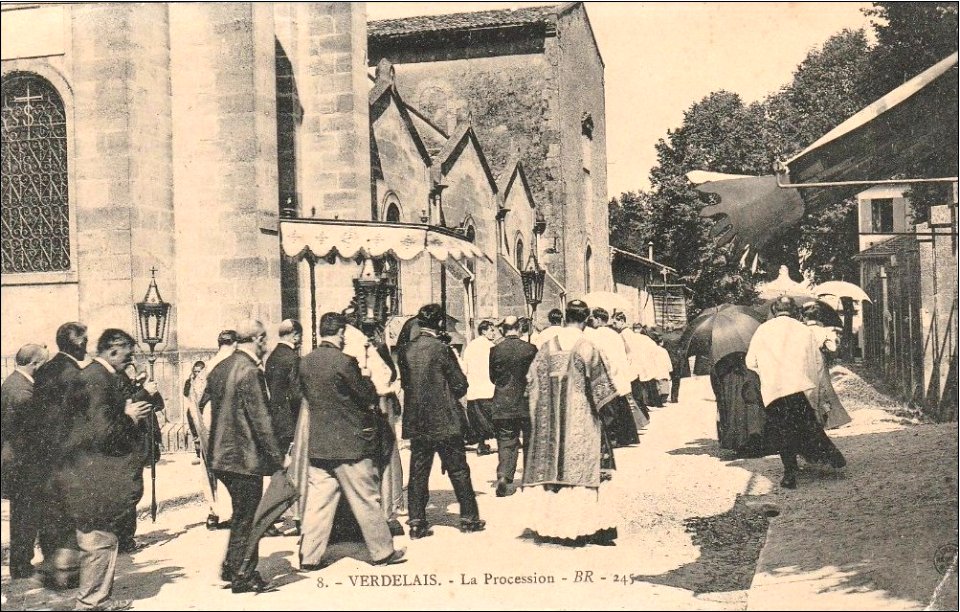 Verdelais - procession de pèlerinage 4