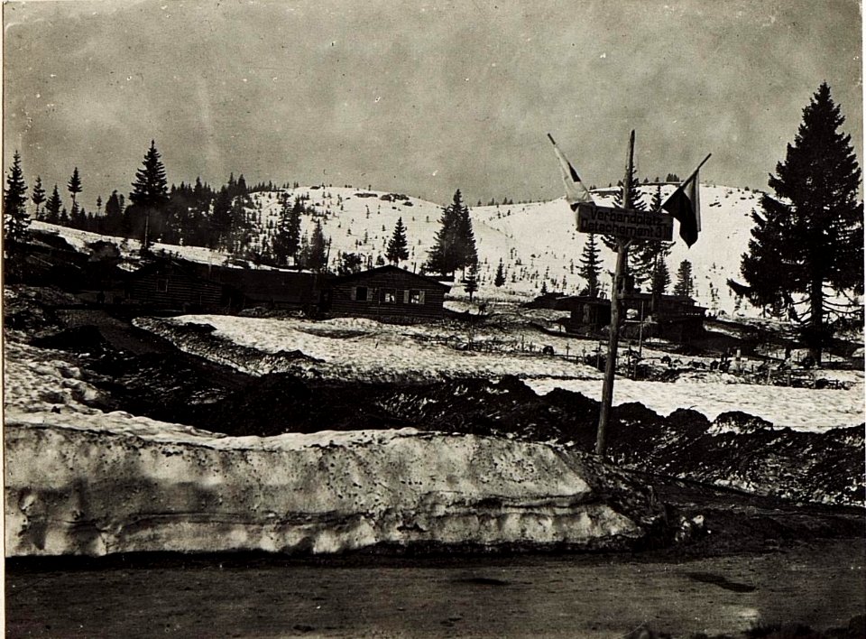 Verbandsplatz Detachement 3-III. in der Kaserne des 3. Infanteriedivisionskommandos. (BildID 15584515)