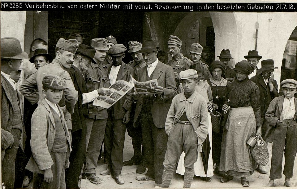 Verkehrsbild von österr. Militär mit venet. Bevölkerung in den besetzten Gebieten 21.7.18. (BildID 15620710)