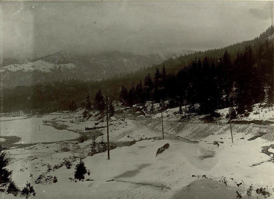 Verkehrsknotenpunkt Kranjska Gora (Kronau), Teilstück zwischen der Rohrbrücke und der Scottibrücke auf der Straße von Kranjska Gora nach Mojstrovka (BildID 15463218)