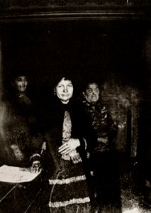 Verga, Giovanni - Concetta Gi Vanna, mit dem Beinamen »die Königin«, und Ciccia, die »ohne Nase« genannt wird, Vizzini (Zeno Fotografie)