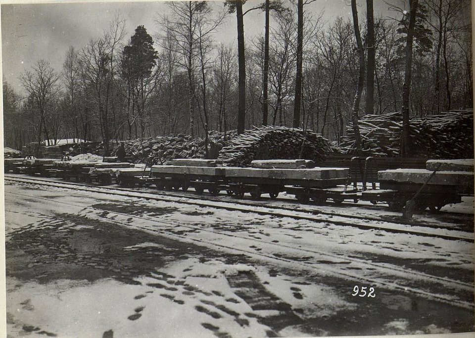 Verkehrsknotenpunkte und Versorgungslager in Galizien, wahrscheinlich im Abschnitt der 4. Armee nahe Kowel (BildID 15682973)