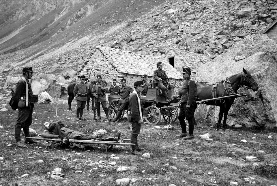 Verletzter auf Tragbahre - CH-BAR - 3238957