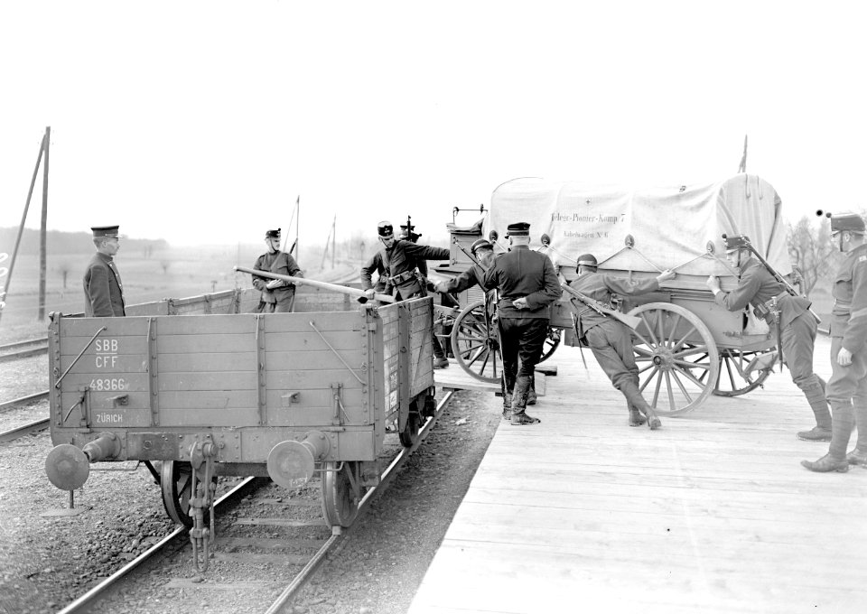 Verladen eines Kabelwagens - CH-BAR - 3239477