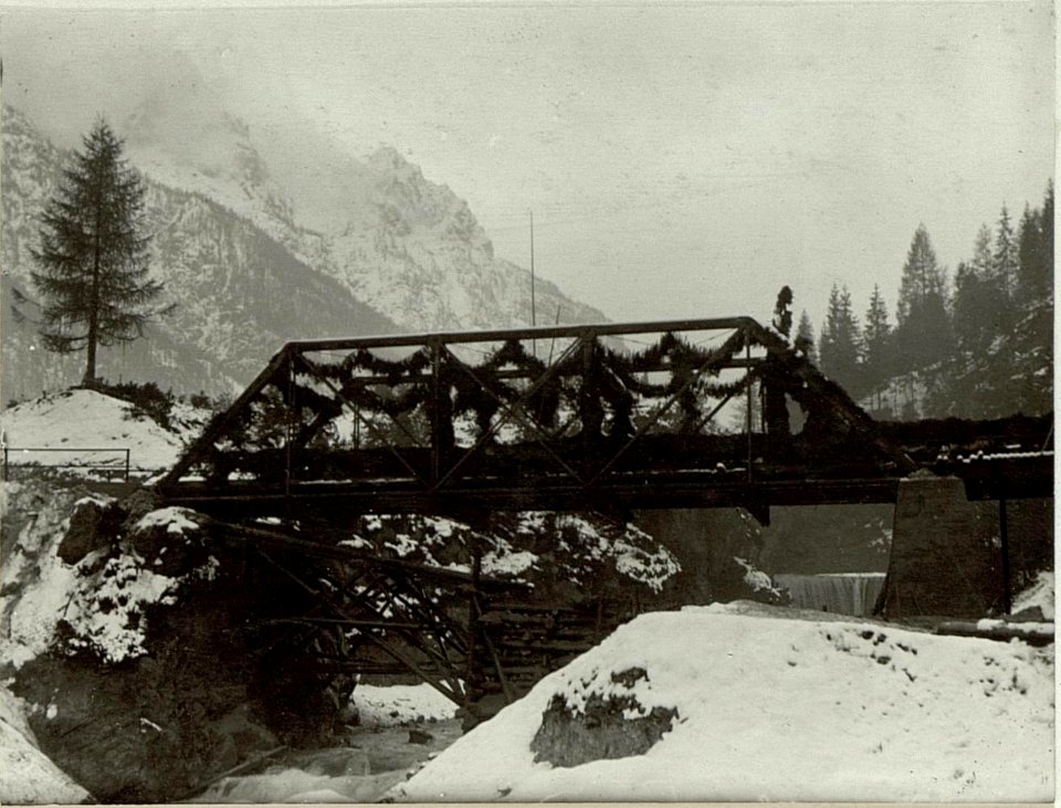 Verkehrsknotenpunkt Kranjska Gora (Kronau), Rohrbrücke auf der Straße Kranjska Gora - Mojstrovka 1915