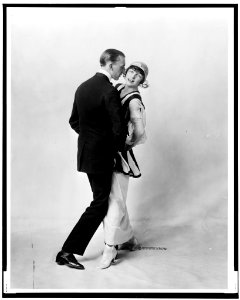 Vernon and Irene Castle, full-length portrait, posed, dancing LCCN98503252