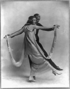 Vernon Blythe Castle, 1887-1918, and wife, Irene, full length portrait, in dancing pose LCCN2006675739