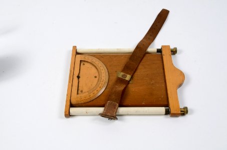 Verschillende buitenlandse kompassen en kijkers, item 52