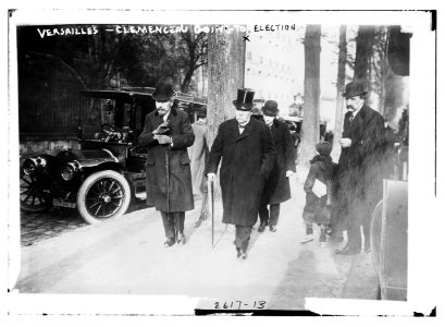 Versailles - Clemenceau going to election LCCN2014692342