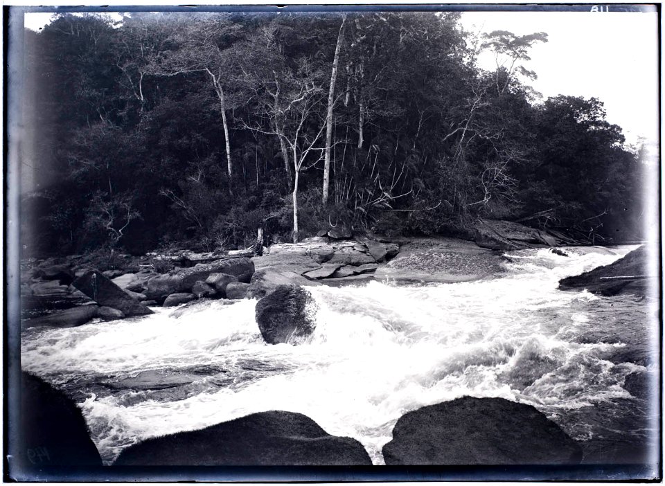 Versnelling in het stroomgebied van de Tapanahoni-rivier