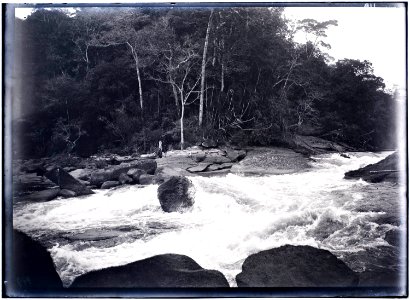 Versnelling in het stroomgebied van de Tapanahoni-rivier