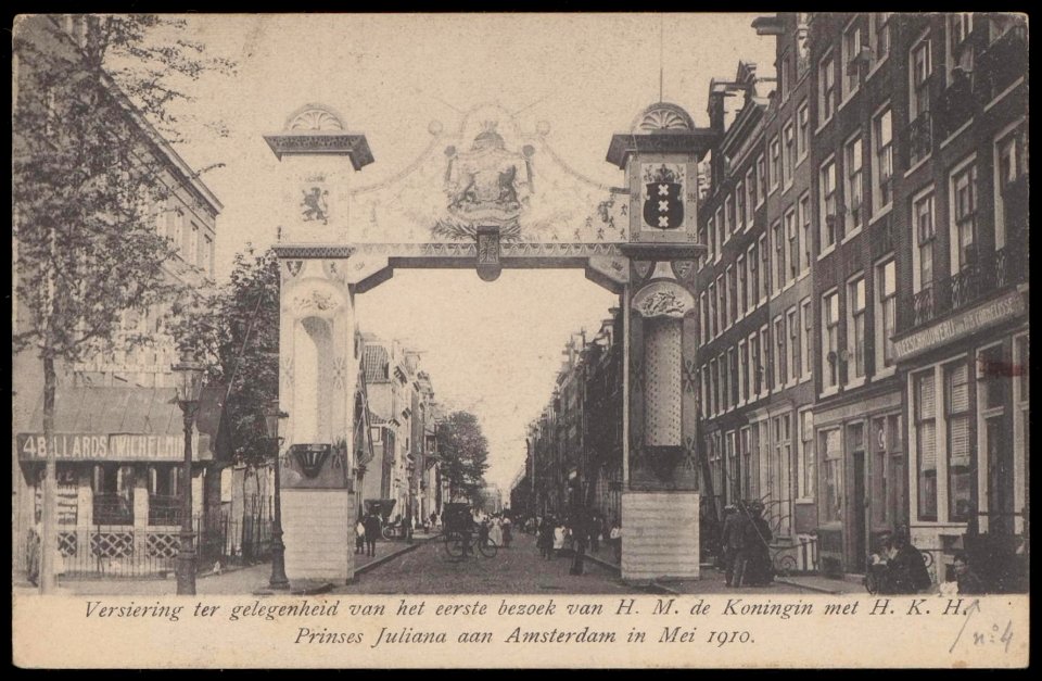 Versiering van de Hoogte Kadijk ter gelegenheid van het eerste bezoek van H.M. Koningin Wilhelmina met H.K.H. Prinses Juliana aan Amsterdam photo