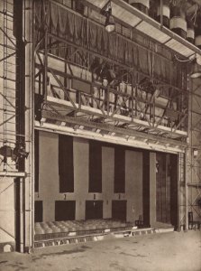 Versuchsbühne der Theater-Ausstellung Verstellbares Bühnenportal mit Schlitzen zum Durchleuchten System M Hasait, Dresden
