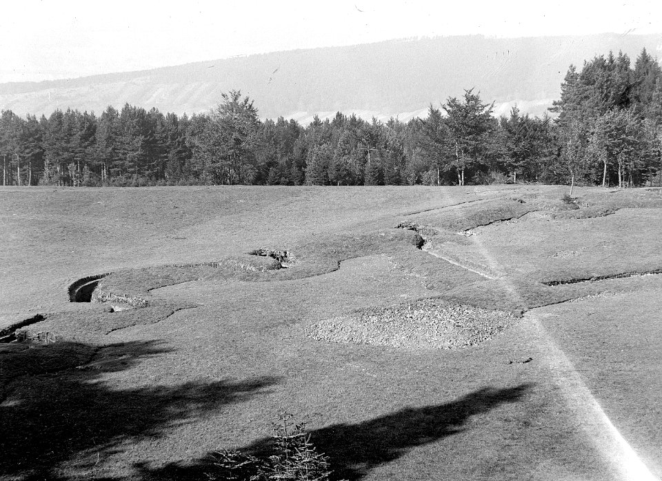Verteidigungsanlage mit Laufgräben und Bunkern - CH-BAR - 3236601