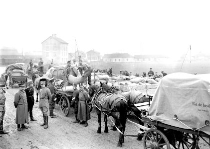 Verteilung von Verpflegung durch die Verpflegungsabteilung - CH-BAR - 3240336