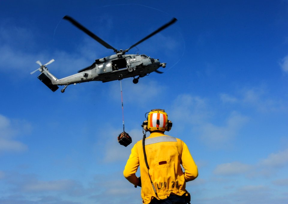 Vertical replenishment at sea 140620-N-IK388-036