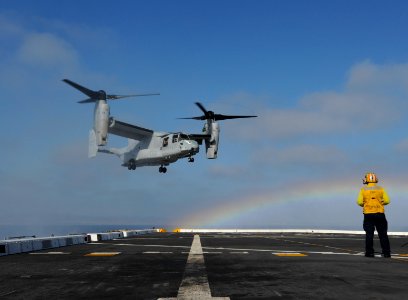 Vertical replenishment at sea 140620-N-IK388-047